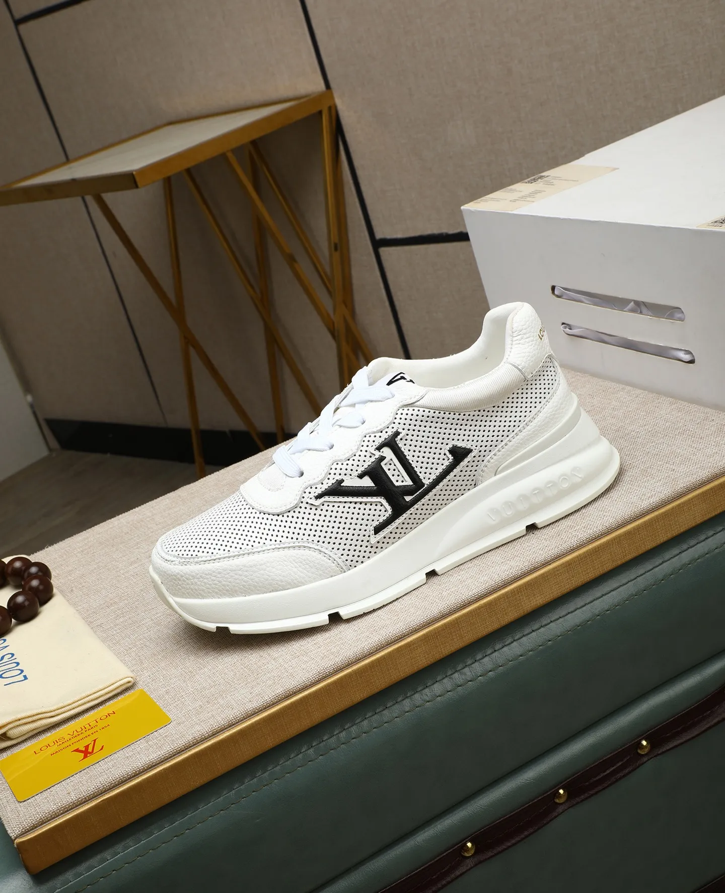 Men's shoes 💰460 📛📛【LOUIS VUITTON】Louis Vuitton official website synchronized new products 👟Milan fashion catwalk style 🇰🇾🇰🇾LV family logo, celebrity style, a must-have for fashionistas ⚠️First-layer calfskin ➕Genuine leather lining ➕Official website original version special outsole 👞Number 38-44